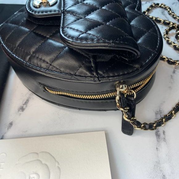 ❌❌  Authentic CHANEL 22S Heart Bag large CC black Lambskin Leather Crossbody - Picture 16 of 16